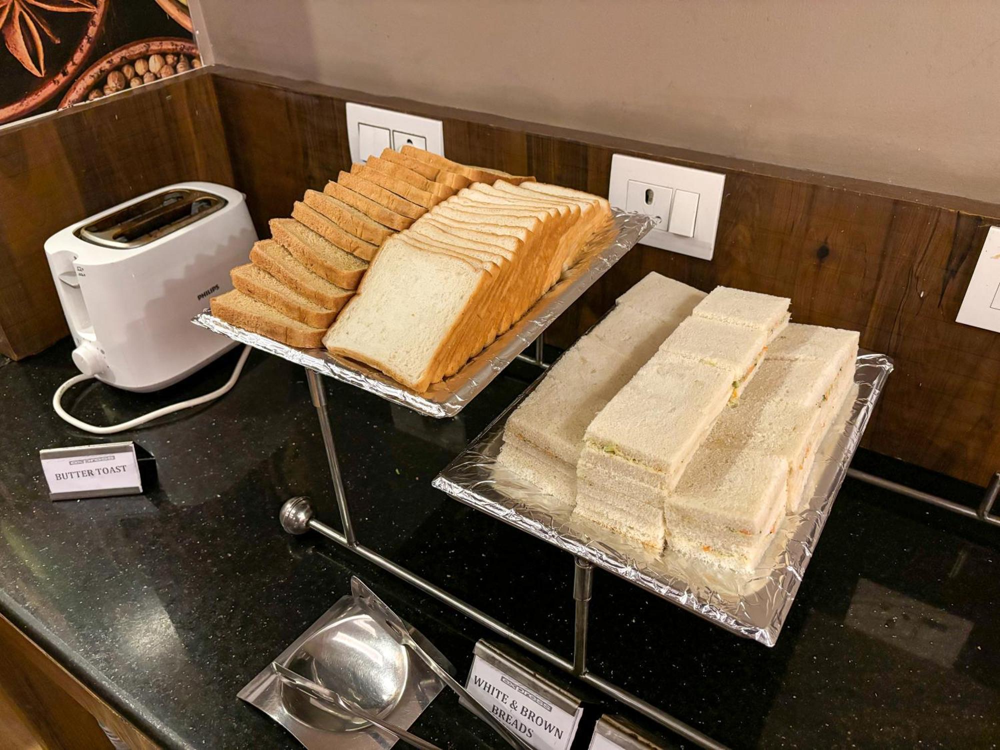 Hotel Oxmo Delhi Airport With Free Airport Transsfer New Delhi Extérieur photo